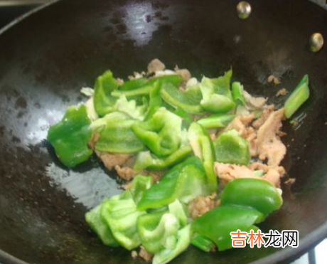 鸡胸脯肉炒辣椒怎么烧