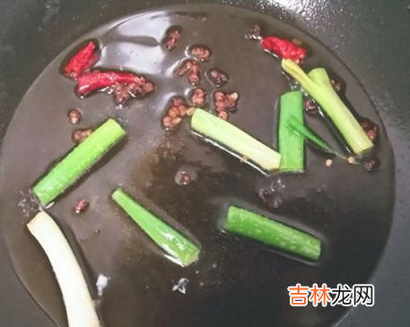 鸡肉炒酸菜怎么炒好吃