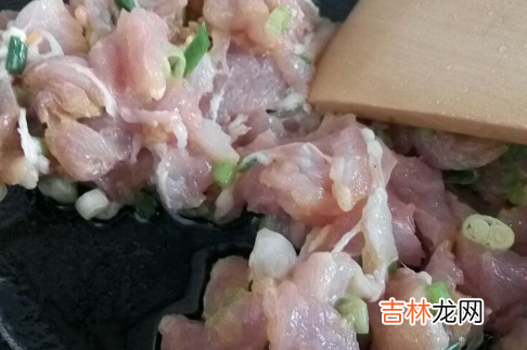 红萝卜丝炒肉怎么炒好吃