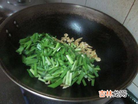 韭菜炒核桃仁怎么做