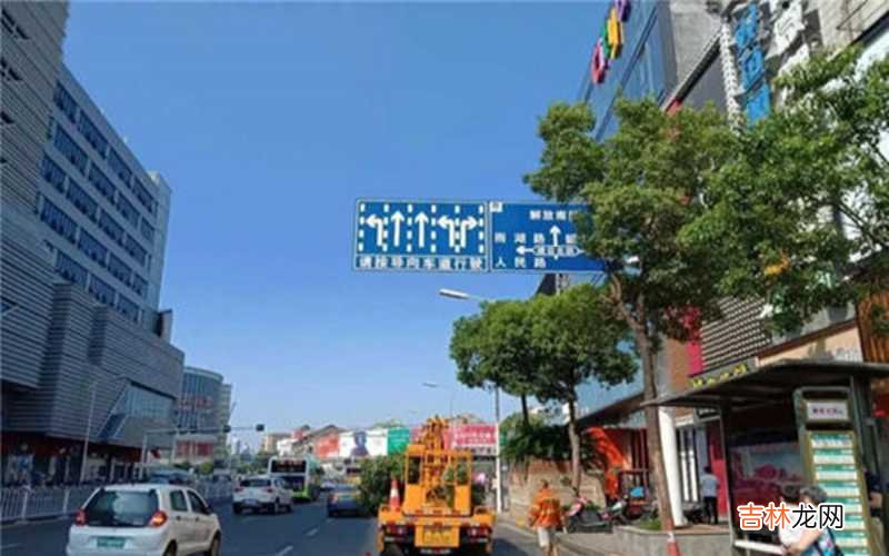 靠左侧道路行驶标志含义是什么？