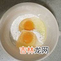 鸡蛋饼要加水吗