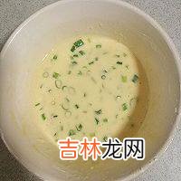 鸡蛋饼要加水吗
