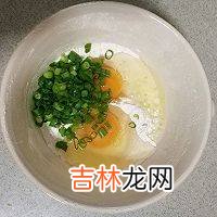 鸡蛋饼要加水吗
