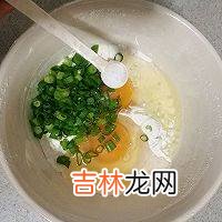 鸡蛋饼要加水吗