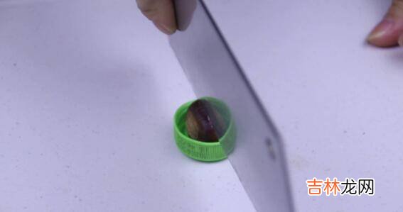 怎么在板栗上切十字口