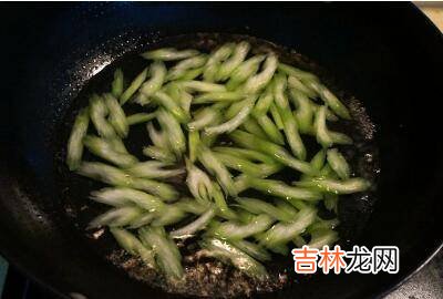 素炒芹菜怎么炒好吃