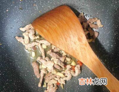 酸菜炒肉怎么做