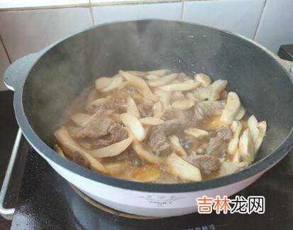 鸡腿菇炒肉怎么做