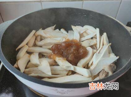 鸡腿菇炒肉怎么做