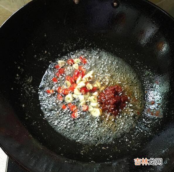 金针菇和肉怎么炒好吃