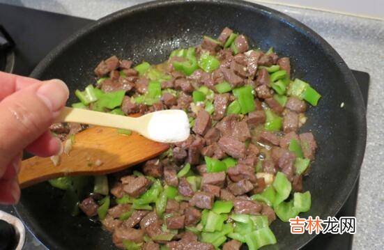 牛肉粒怎么炒会嫩