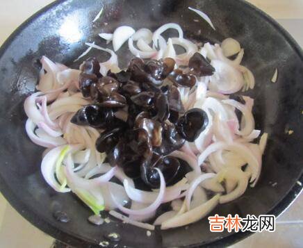 鸡蛋木耳洋葱怎么炒