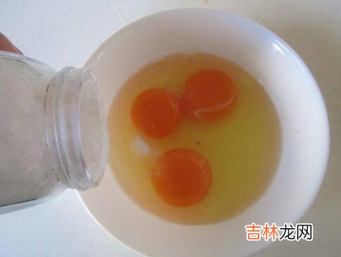 鸡蛋木耳洋葱怎么炒