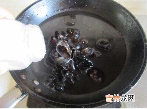 鸡蛋木耳洋葱怎么炒