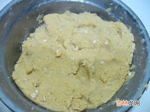 老式玉米面贴饼子做法