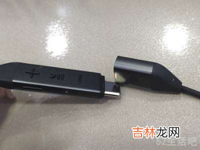 华为freelace pro怎么充电?