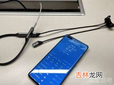 华为freelace pro怎么充电?