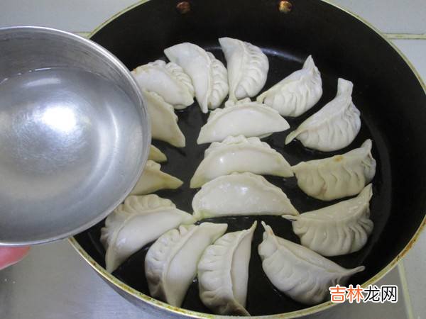 锅贴生煎怎么做