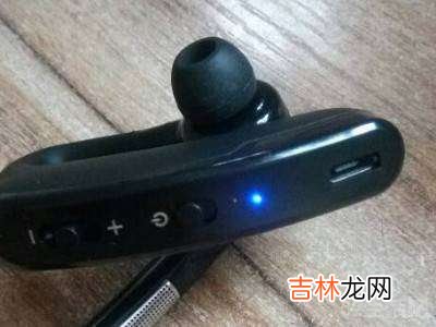 蓝牙耳机按哪里开机?