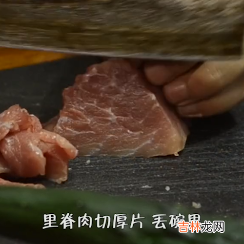 肉片在沸水中煮几分钟