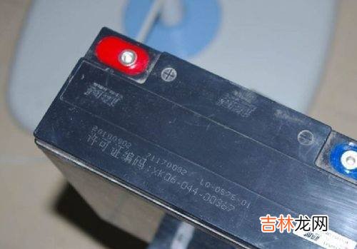 电瓶加水的正确步骤