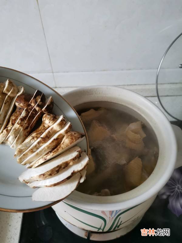 松菌炖鸡怎么做好吃