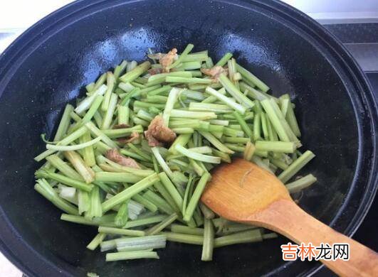 怎么炒芹菜粉