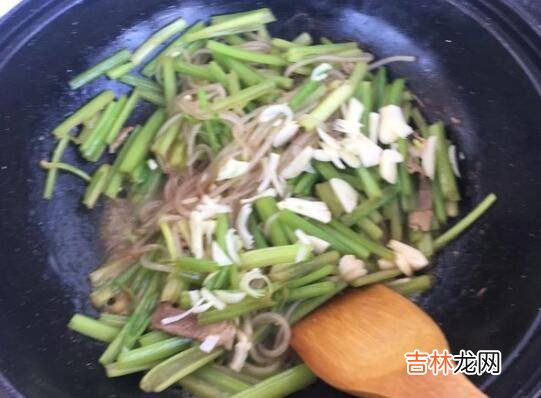 怎么炒芹菜粉
