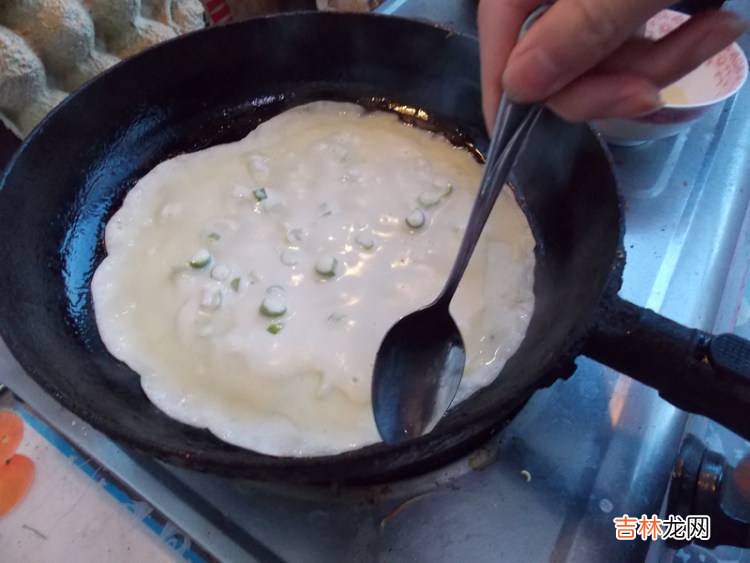 鸡蛋饼怎么炒好吃