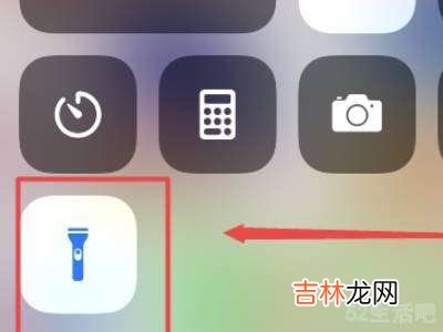 苹果手机怎么打开手电筒?