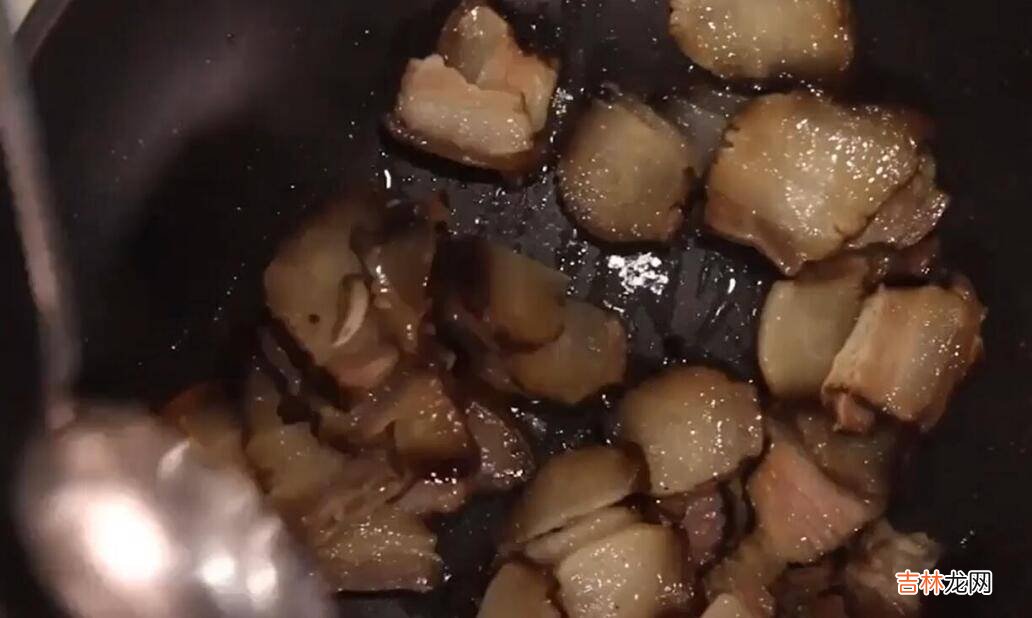 腊肉炒前先煮多久