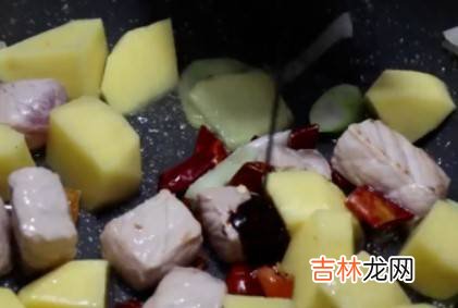 土豆炒牛肉怎么炒