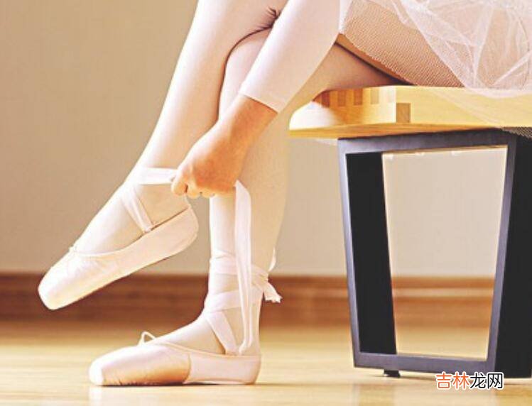 足尖鞋怎么缝绑带