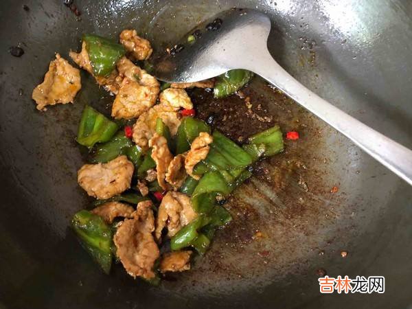 尖椒炒肉怎么做