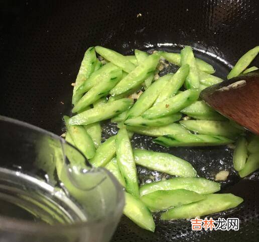 青瓜炒鸡蛋怎么炒