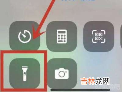 苹果13的手电筒在哪里?