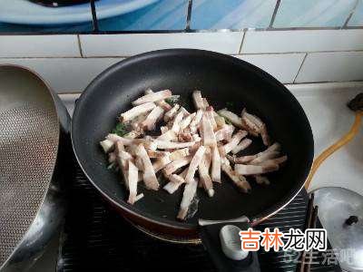 大叶芹炒肉怎么做?