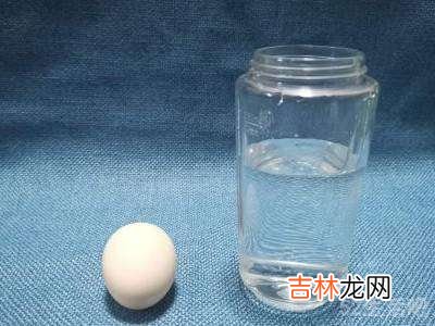鸡蛋怎样在盐水中浮起来?
