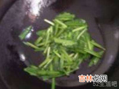 虾仁和什么蔬菜炒?