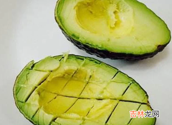 牛油果如何剥皮