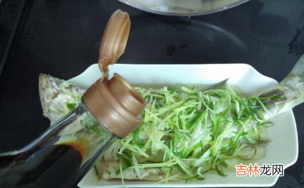 清蒸鲈鱼的做法 最正宗的做法