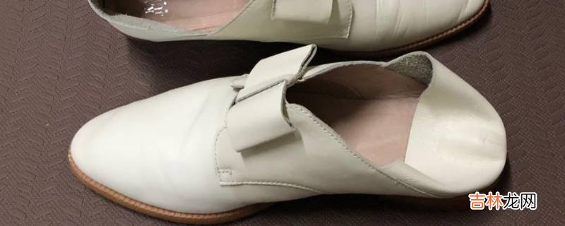 白皮鞋用什么东西擦得更干净