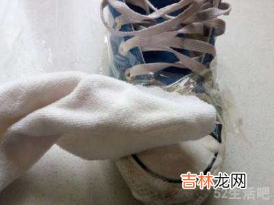 鞋子的橡胶白边脏了怎么办?