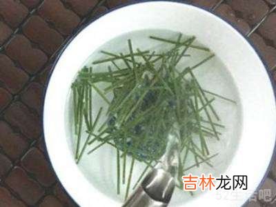 如何自制干松针茶?