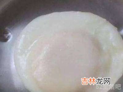 在清水里怎样做荷包蛋才不散?