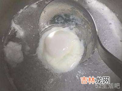 在清水里怎样做荷包蛋才不散?