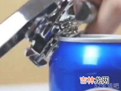 如何完整的取下易拉罐盖?