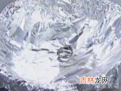 锡箔纸洗银器方法?