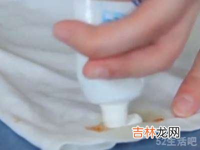 油怎么洗掉衣服上?